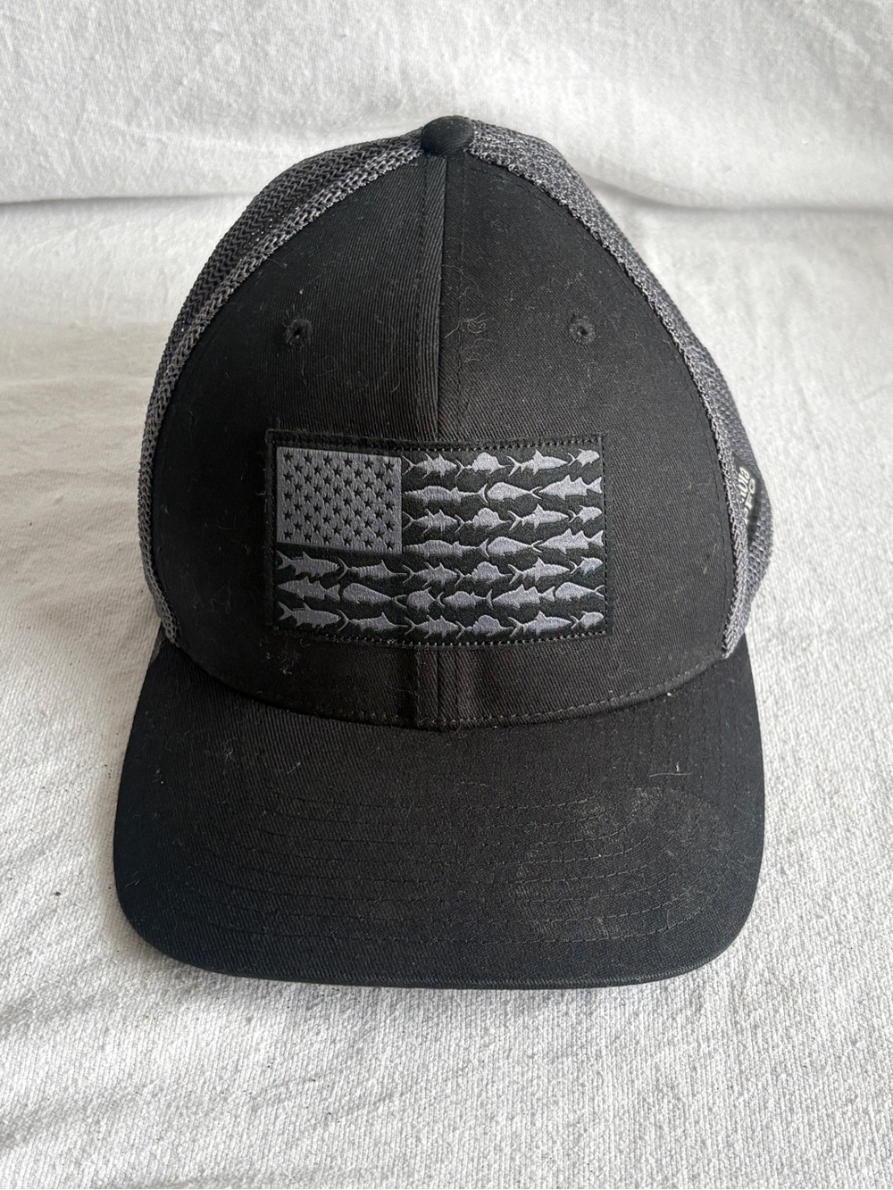 Columbia Fish USA Flag PFG Mesh Trucker Mesh Hat Cap Flex Fit Black Gray